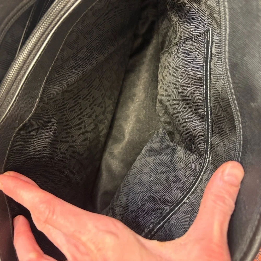 Michael kors black saffiano leather zippered business laptop tote bag